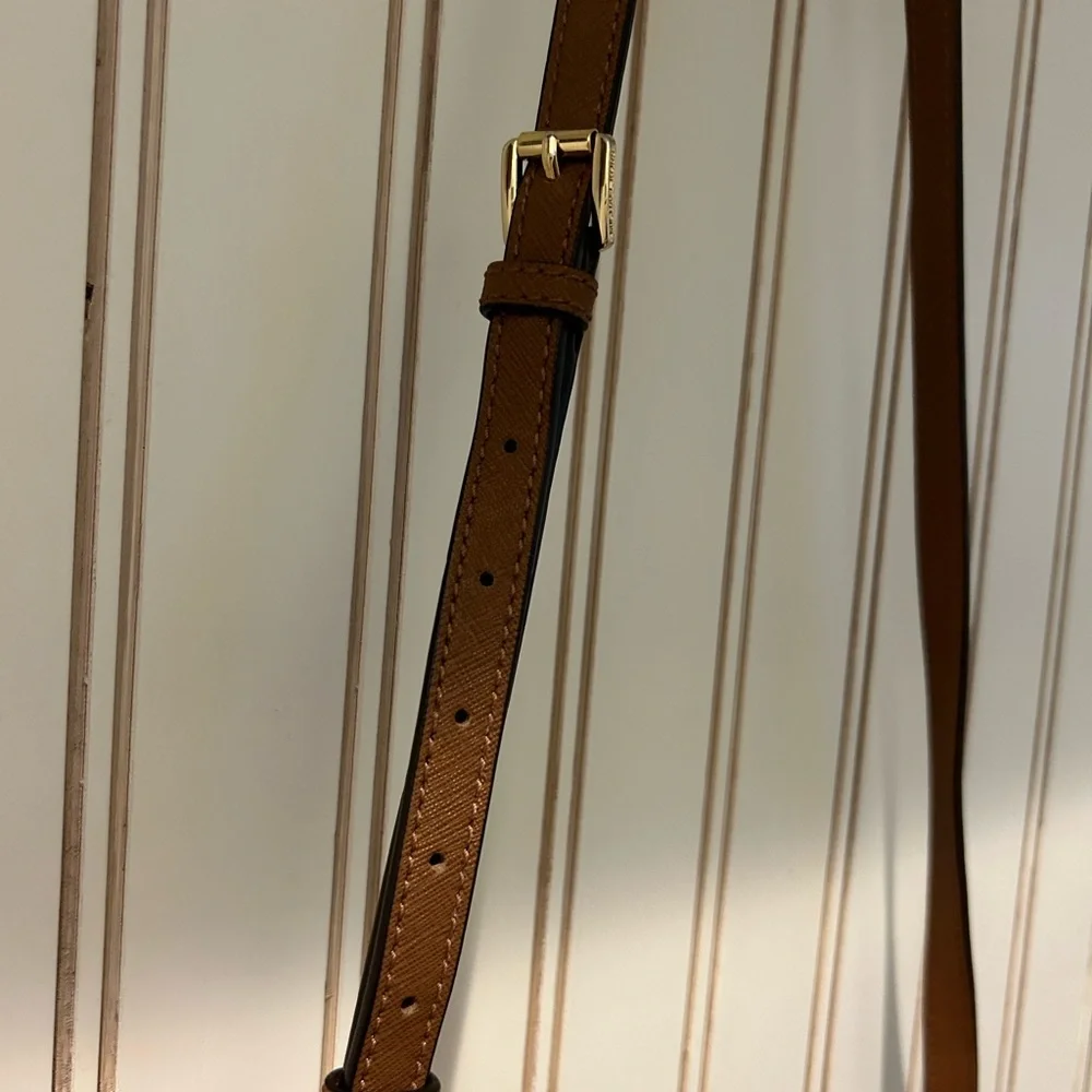 Michael Kors Brown leather purse - Picture 6 of 14
